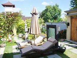 Hibiscus Guest Suitebest Breakfast in Bali