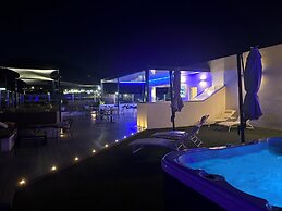 DAOS Suites Terrace Marbella