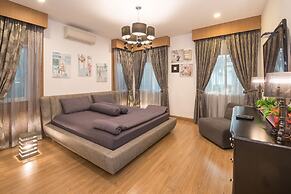 Luxury Villa With Private Swimmong Pool