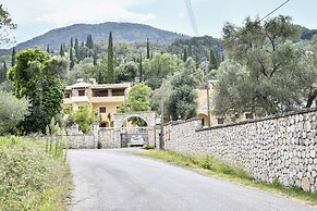 Corfu Room Apartments With big Parking Area