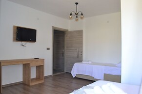 Parli Hotel