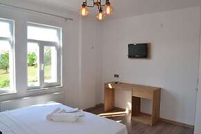Parli Hotel