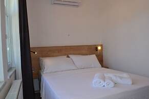 Parli Hotel