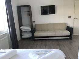 Parli Hotel