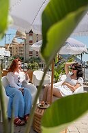 Hotel Jolly Roger
