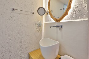 Atalante Hotel