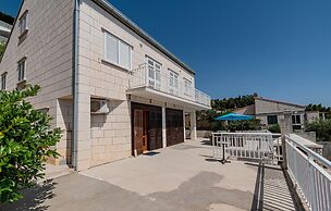 Awesome Home in Dingac With Wifi and 4 Bedrooms