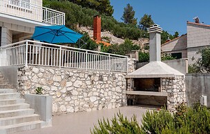 Awesome Home in Dingac With Wifi and 4 Bedrooms