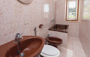 Awesome Home in Dingac With Wifi and 4 Bedrooms