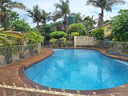 Cottage Sleeps 4 With Pool