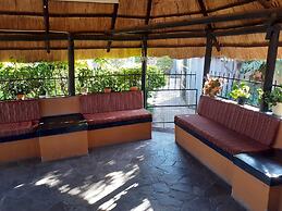 Cottage Sleeps 4 With Pool