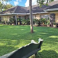 Cottage Sleeps 4 With Pool