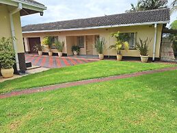 Cottage Sleeps 4 With Pool