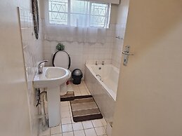 Cottage Sleeps 4 With Pool
