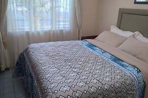 Cottage Sleeps 4 With Pool