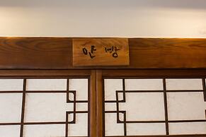 Hanok1957