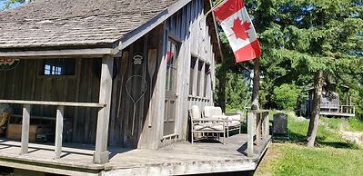 Rustic Beach House With Bunkhouse