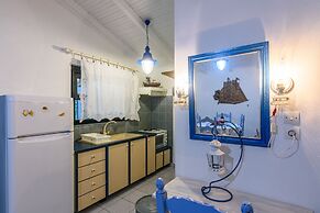 The Blue House Seaside Retreat - Fully Equipped