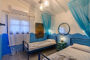 The Blue House Seaside Retreat - Fully Equipped