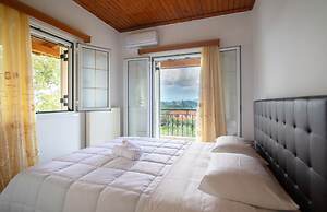Family Private Homes with Sea View