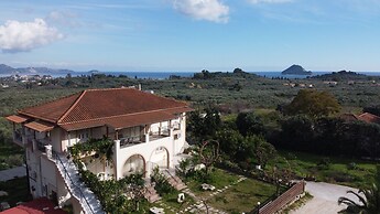 Family Private Homes with Sea View