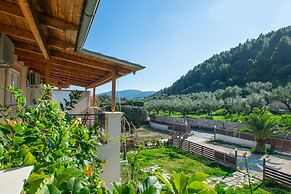 Family Private Homes with Sea View