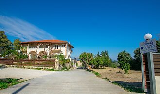 Family Private Homes with Sea View