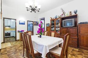 7 Olives Apartments