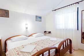 7 Olives Apartments