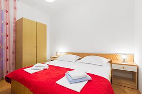 7 Olives Apartments