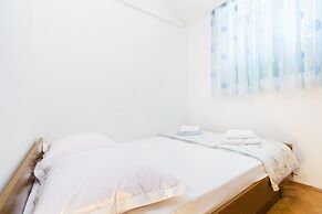 7 Olives Apartments
