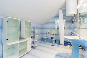 7 Olives Apartments