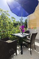 7 Olives Apartments