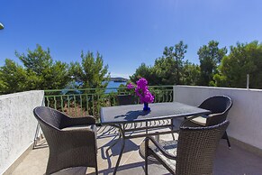 7 Olives Apartments