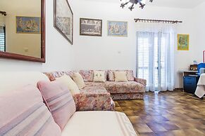 7 Olives Apartments