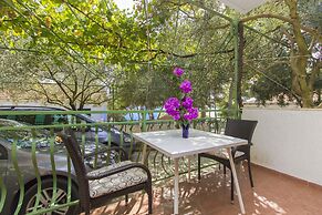 7 Olives Apartments