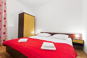 7 Olives Apartments