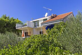 7 Olives Apartments