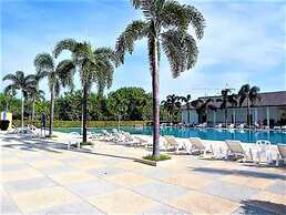 30th Floor Beach Condo With Stunning sea Views
