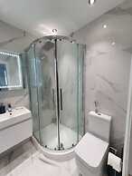 Lux Kings RD City Centre Studio Apartment Reading