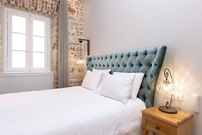 Acanthus blue