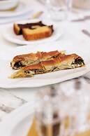 Acanthus blue