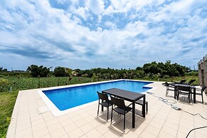 Leo Resort