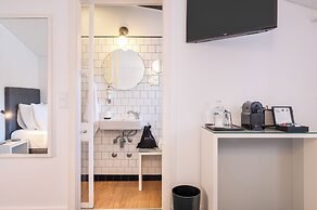 Miragaia Riverside Suites.