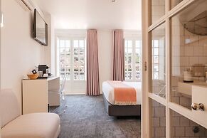 Miragaia Riverside Suites.