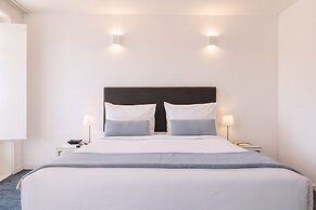 Miragaia Riverside Suites.