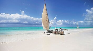 Modern Beach House, Excellent Beachfront, Private Chef, Pool