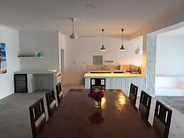 Modern Beach House, Excellent Beachfront, Private Chef, Pool