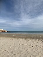 2-bed Apartment 10 min Drive to the Beach!