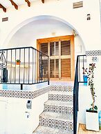 2-bed Apartment 10 min Drive to the Beach!